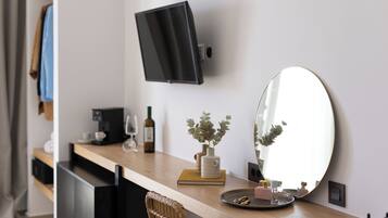 Suite, 1 cama King size, balcón, vista al mar | 1 habitación y caja de seguridad en la habitación