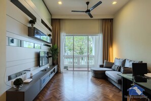 Departamento Deluxe, 1 habitación, vista a la alberca | Área de sala de estar