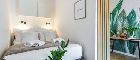 Standard Studio Suite | 1 bedroom, free WiFi, bed sheets