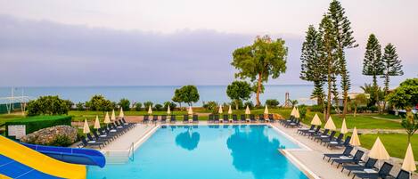 Seasonal outdoor pool, pool umbrellas, sun loungers