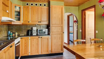 雪櫃、微波爐、焗爐、爐具