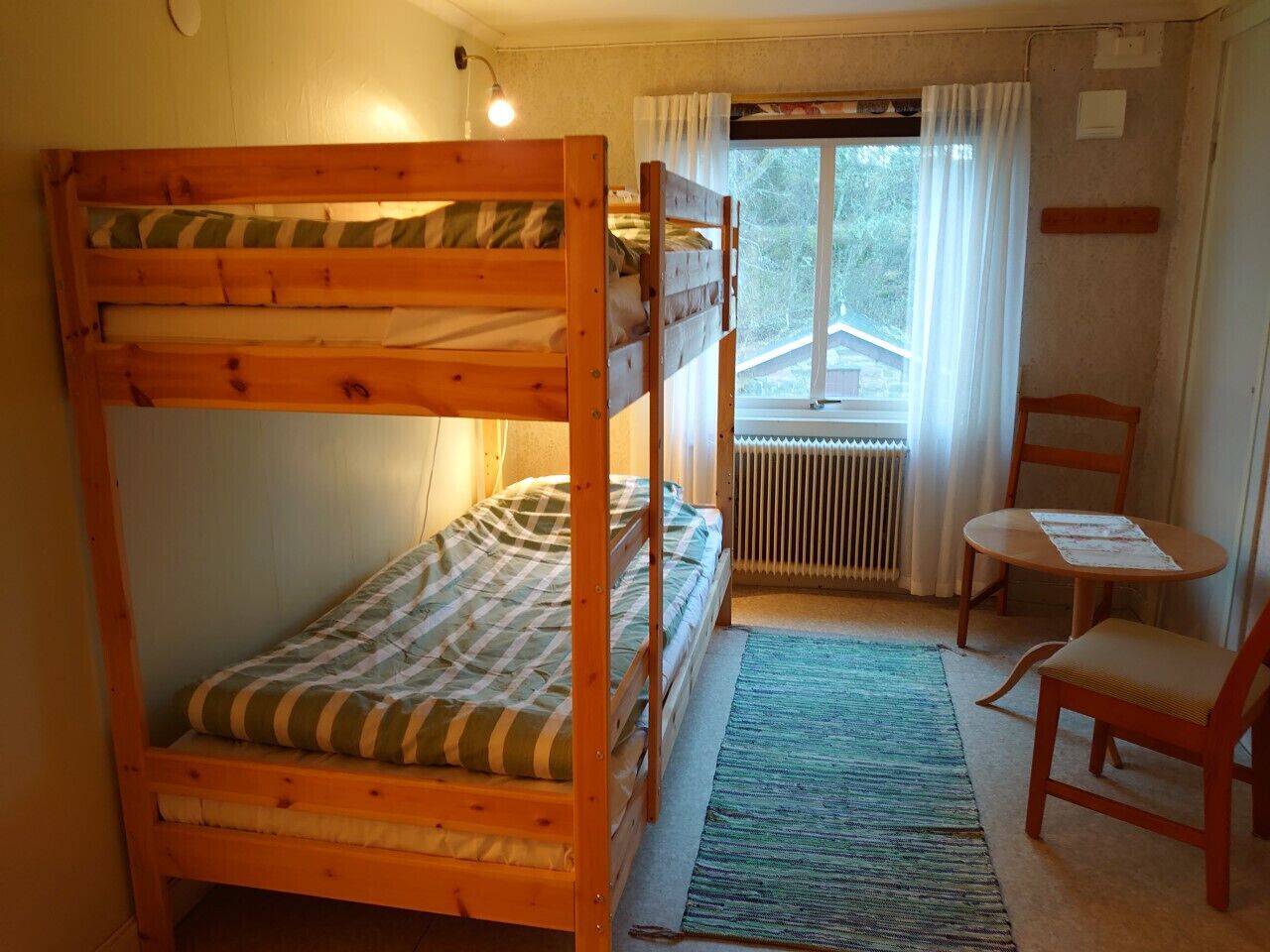 2 bedrooms, iron/ironing board, free WiFi