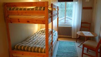 2 bedrooms, iron/ironing board, free WiFi