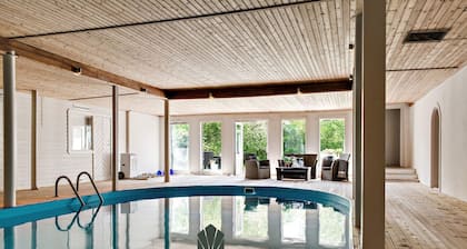 Large and beautifully decorated pool house on Österlen | SE01010