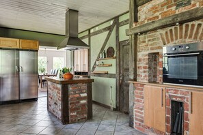 Fridge, microwave, oven, stovetop - Large and beautifully decorated pool house on Österlen | SE01010 (Tomelilla)