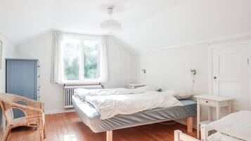 3 bedrooms, iron/ironing board