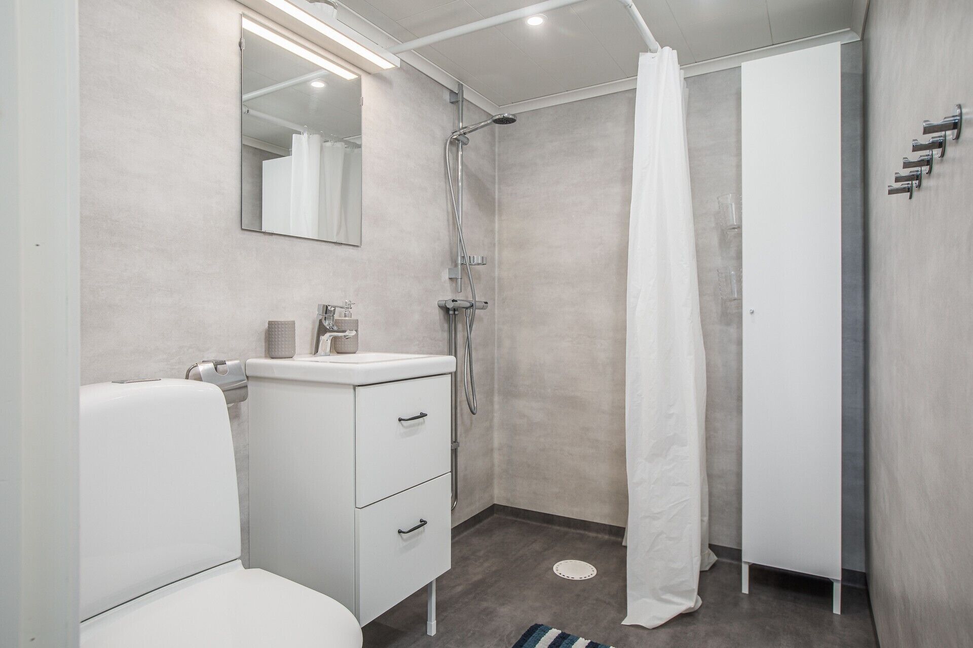 Douche, serviettes fournies