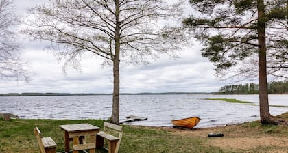 Holiday house with fantastic location and 300 m to its own lake shore | SE07003