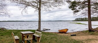 Holiday house with fantastic location and 300 m to its own lake shore | SE07003