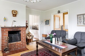 TV, lareira, DVD player