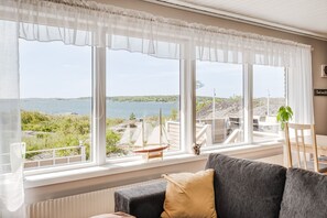 TV, fireplace, DVD player - Large and spacious accommodation on Donsö with ocean view| SE08030 (Donsö)
