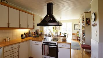 KylskÄp, mikrovÄgsugn, ugn och spishÀll