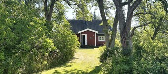 Cozy and rural holiday accommodation 150 meters from Lake Vänern | SE17003