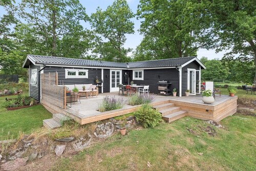 Fantastic cottage with panoramic views of Lake Vidöstern | SE06031