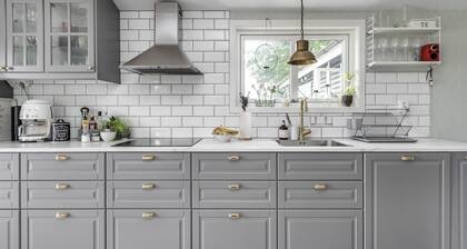 Fantastic cottage with panoramic views of Lake Vidöstern | SE06031