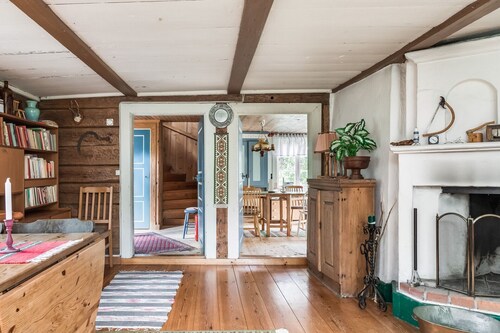 Cozy cottage with proximity to lake with jetty | SE05017