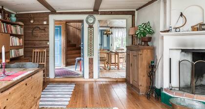 Cozy cottage with proximity to lake with jetty | SE05017