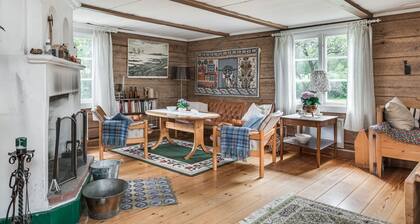 Cozy cottage with proximity to lake with jetty | SE05017