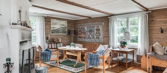 Cozy cottage with proximity to lake with jetty | SE05017