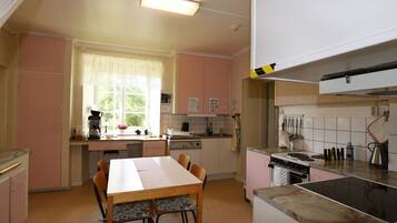 JÀÀkaappi, mikroaaltouuni, uuni, astianpesukone