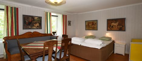 2 bedrooms, iron/ironing board, free WiFi