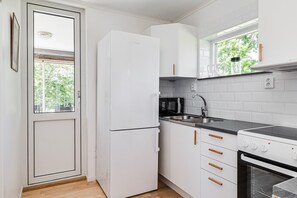 Réfrigérateur, micro-ondes, four, cafetière/bouilloire