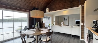 Cozy holiday home with its own jetty and panoramic views of Norra Ărsjön