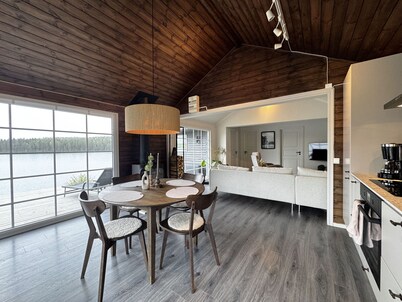 Cozy holiday home with its own jetty and panoramic views of Norra Örsjön