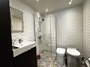 Douche, sèche-cheveux