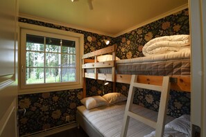 2 bedrooms, iron/ironing board, free WiFi