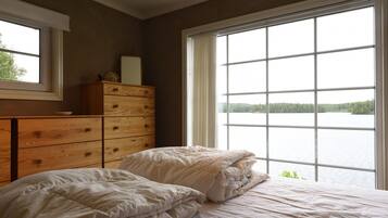 2 bedrooms, iron/ironing board, free WiFi