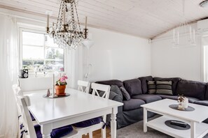 Dining - Cozy mobile home near sandy beach | SE11015 (Hammar)