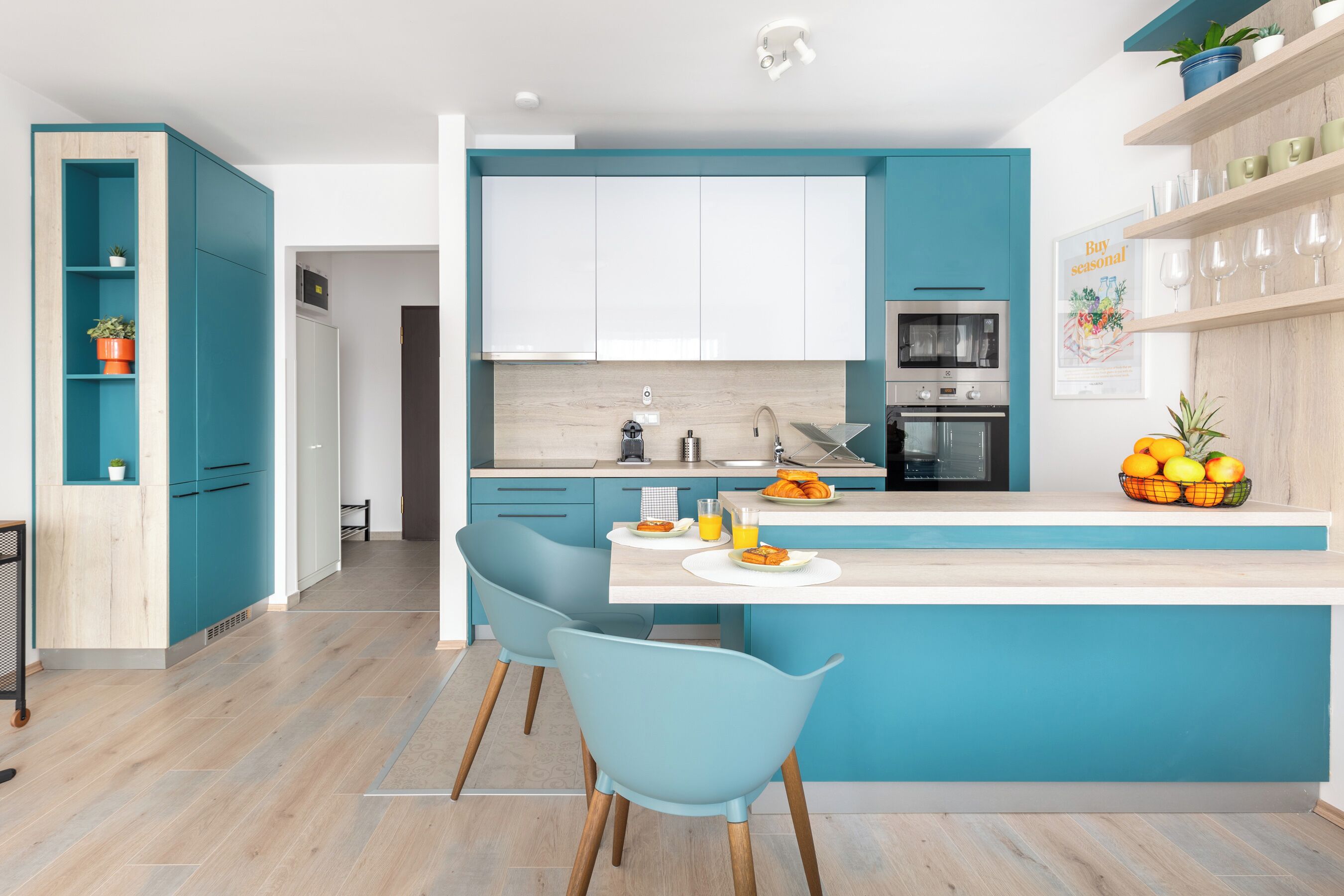 In-room safe, desk, laptop workspace, soundproofing