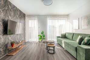 Cofres nos quartos, escrivaninha, espaço de trabalho para notebook