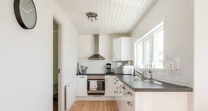 Schönes Ferienhaus mit Panoramablick auf den See Ylen | SE07025