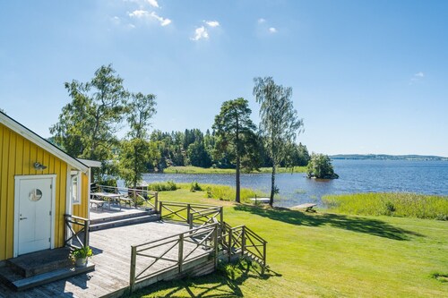 Schönes Ferienhaus mit Panoramablick auf den See Ylen | SE07025