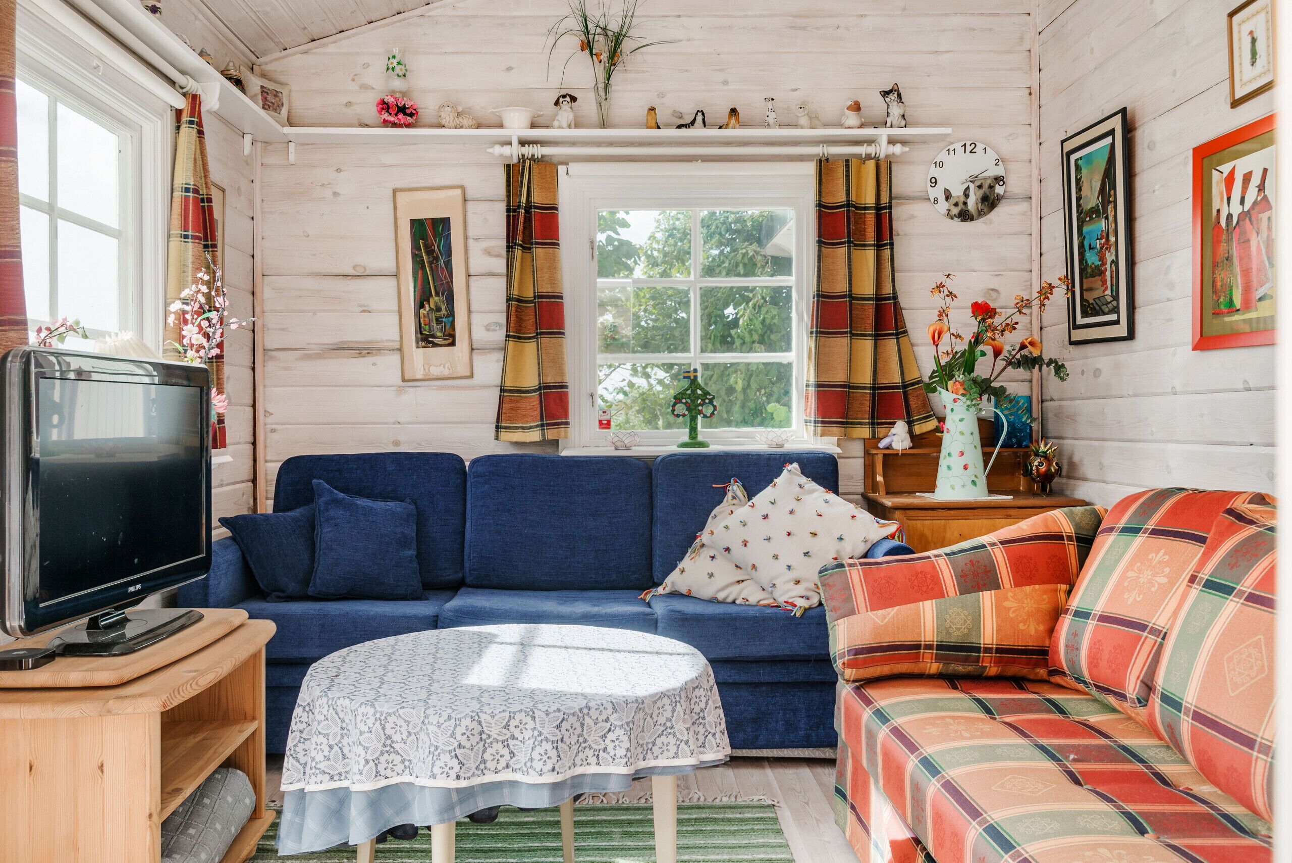 テレビ、暖炉、DVD プレーヤー