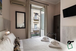 Classic Double Room | Minibar, in-room safe, desk, cribs/infant beds - Hotiday Room Collection - Palermo Politeama (Palermo)
