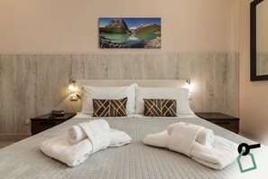 Quarto casal clássico | Frigobar, cofres nos quartos, escrivaninha, berços (sobretaxa)