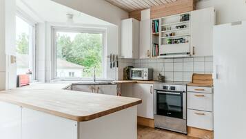 雪櫃、微波爐、焗爐、爐具