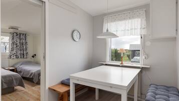 3 bedrooms, iron/ironing board, free WiFi