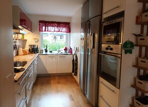 Kühlschrank, Mikrowelle, Ofen, Geschirrspüler