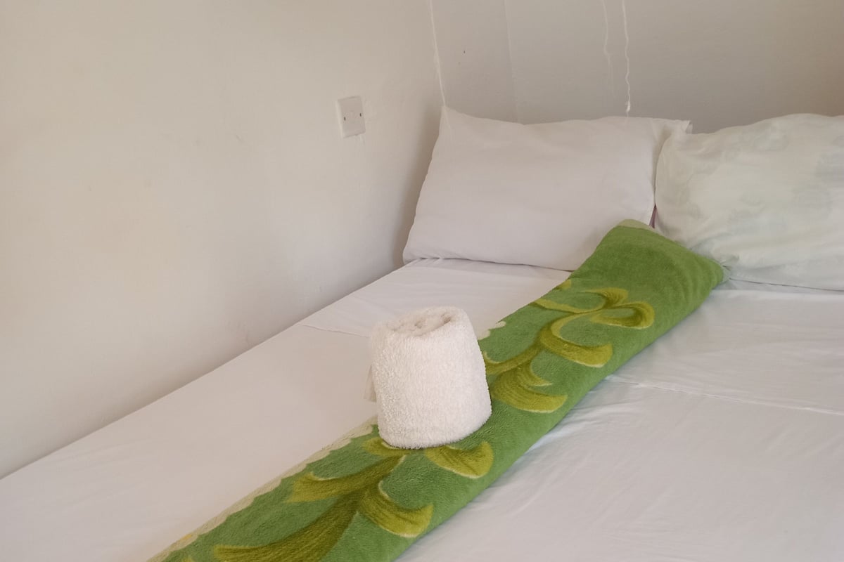 Comfort Single Room | Desk, iron/ironing board, free WiFi