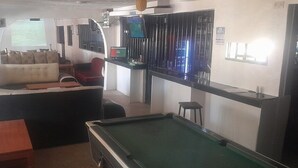 舒適單人房 | 起居區 | 電腦螢幕、印表機