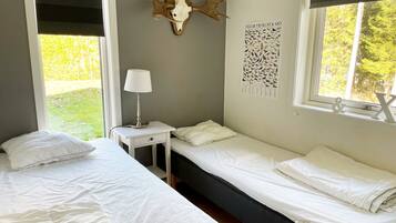 3 bedrooms, iron/ironing board, free WiFi, bed sheets