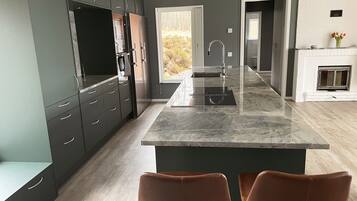 KylskÄp, mikrovÄgsugn, ugn och spishÀll