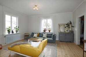 TV - Spacious house in Hjo by Vättern with fantastic views | SE08044 (Hjo)