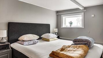 3 bedrooms, iron/ironing board, free WiFi