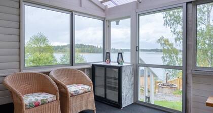Unique cottage with a view of MĂ€laren, Mariefred | SE14020