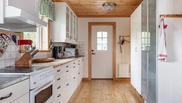 KylskÄp, mikrovÄgsugn, ugn och spishÀll